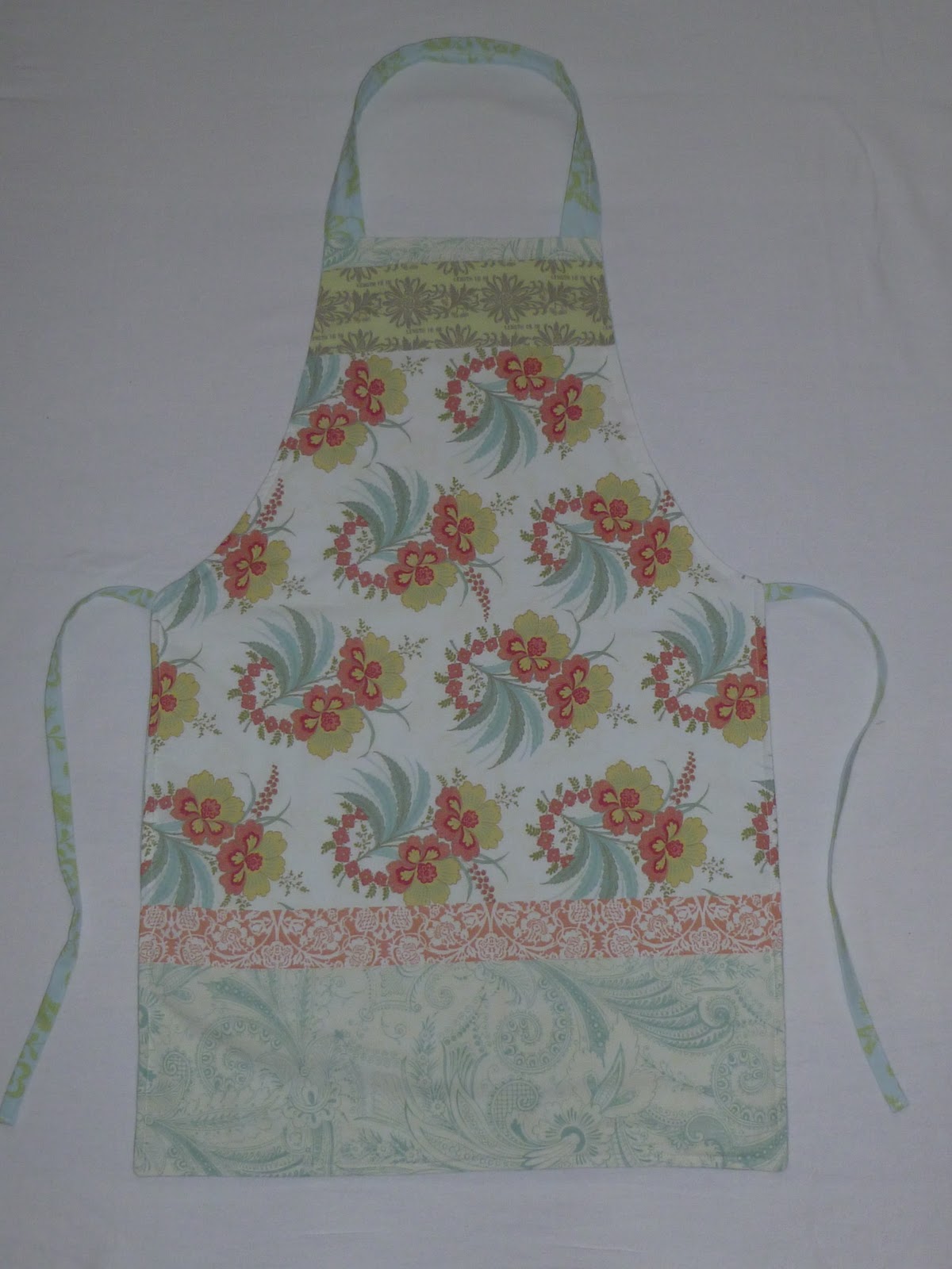 runcibledays Upcycled apron from the airing cupboard (aka the pillowcase pinny)
