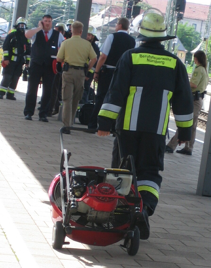 [firemen+2.jpg]