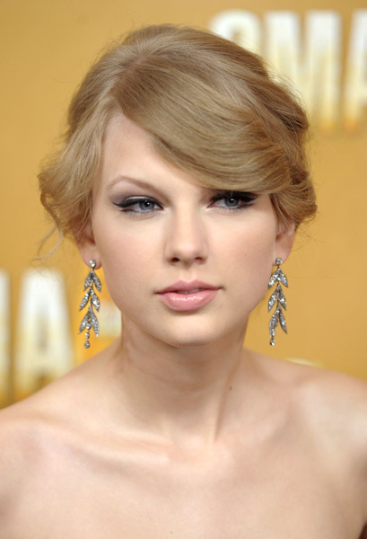 taylor swift, taylor swift latest short hairstyle photos, taylor swift latest short hairstyle photo, taylor swift latest short hairstyle picture, taylor swift latest short hairstyle pictures