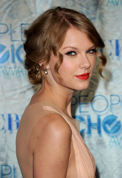 taylor swift, taylor swift latest short hairstyle photos, taylor swift latest short hairstyle photo, taylor swift latest short hairstyle picture, taylor swift latest short hairstyle pictures