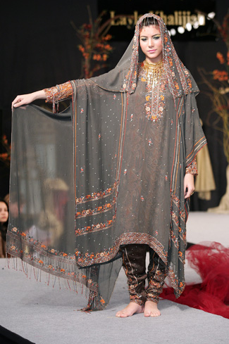                             OMAN TOURISM                                  Omani Dress