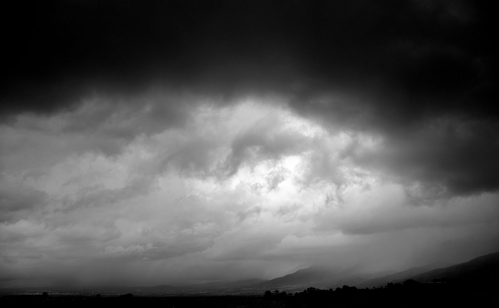 http://4.bp.blogspot.com/_jB-9B983K-w/TRLzuQ9ak7I/AAAAAAAACtk/_TwwJhtCVGI/s1600/darksky.jpeg