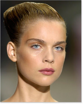 With so much matte makeup around, all the gold eye shadow was startling.