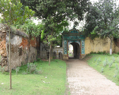 dinajpur rajbari, rajbatika, rajarampur, lion gate, gorur, statue