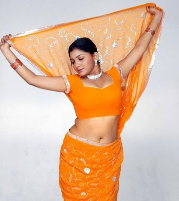 Hot Desi Girl Showing Navel