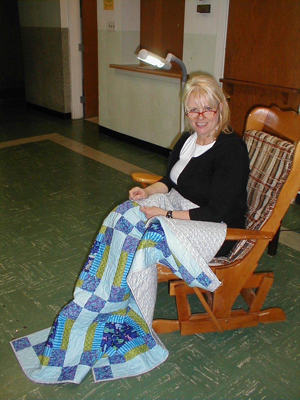 [cynthia+on+kid's+quilts.JPG]