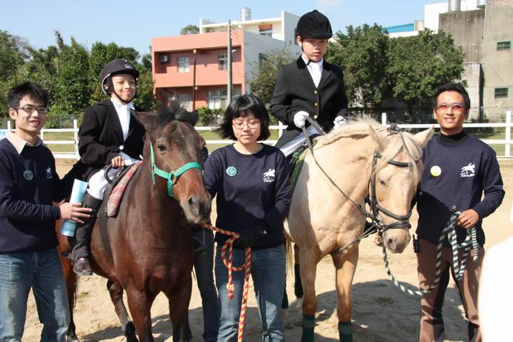 [é˜¿æ¥·&arnoldé¦¬ä¸Šè‹±å§¿.JPG]