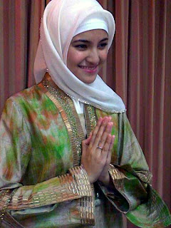 Photo poto foto: foto marshanda berjilbab
