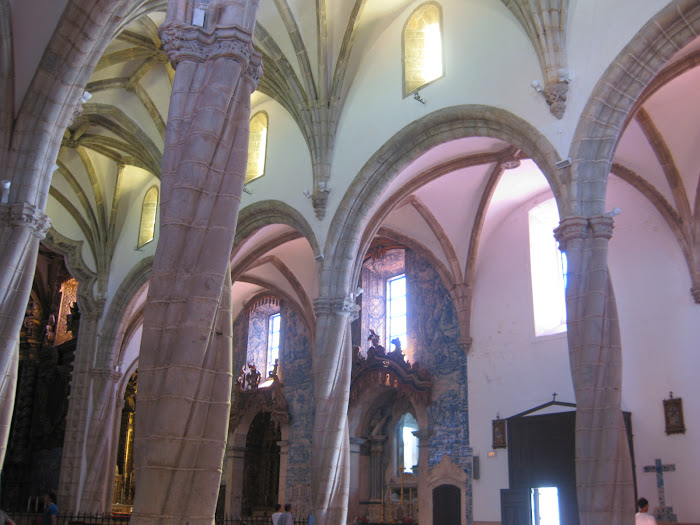 Olivenza, columnas manuelinas