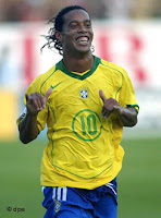 Ronaldinho Gaúcho atuando pela Seleção Brasileira