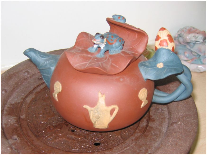 [frog-teapot.JPG]