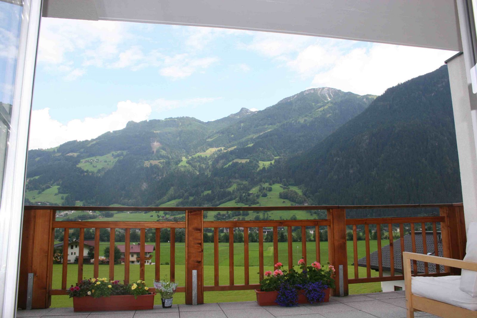 [balcony.jpg]