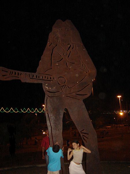 [450px-SHAKIRASTATUE.jpg]