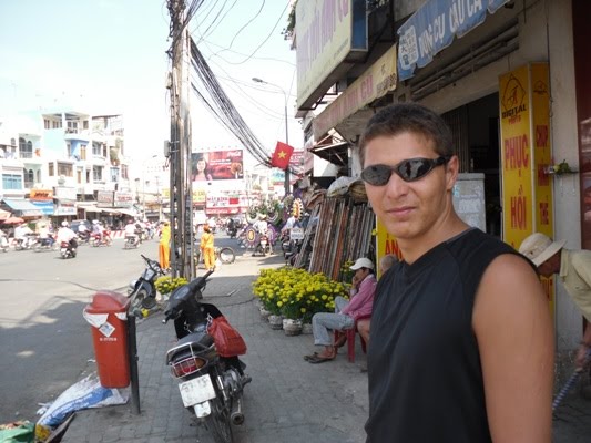 DANS LES RUES DE SAIGON