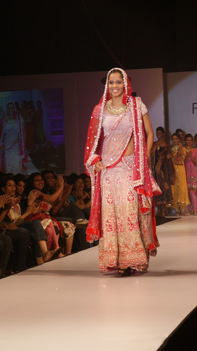 exclusve sania nehwal in bridal rwalk actress pics