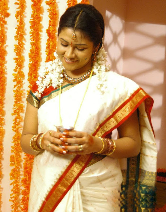 acctress jyothi spicy romantic in saree hot photoshoot