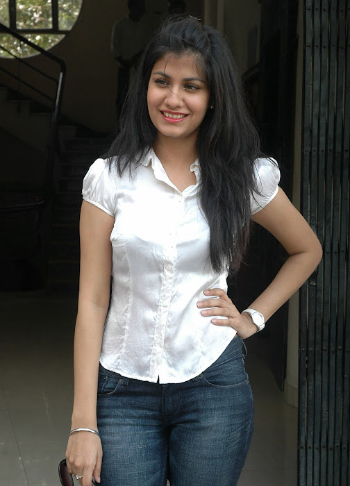 shreya dhanwanthary at sneha geetam days function actress pics