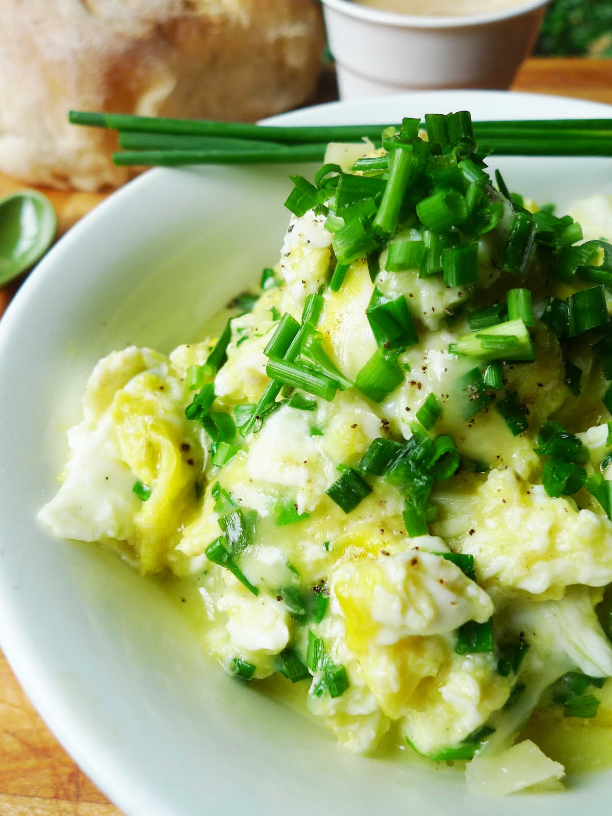 Honey & Dijon Oeufs brouillés "Bon matin" cheddar ciboulette