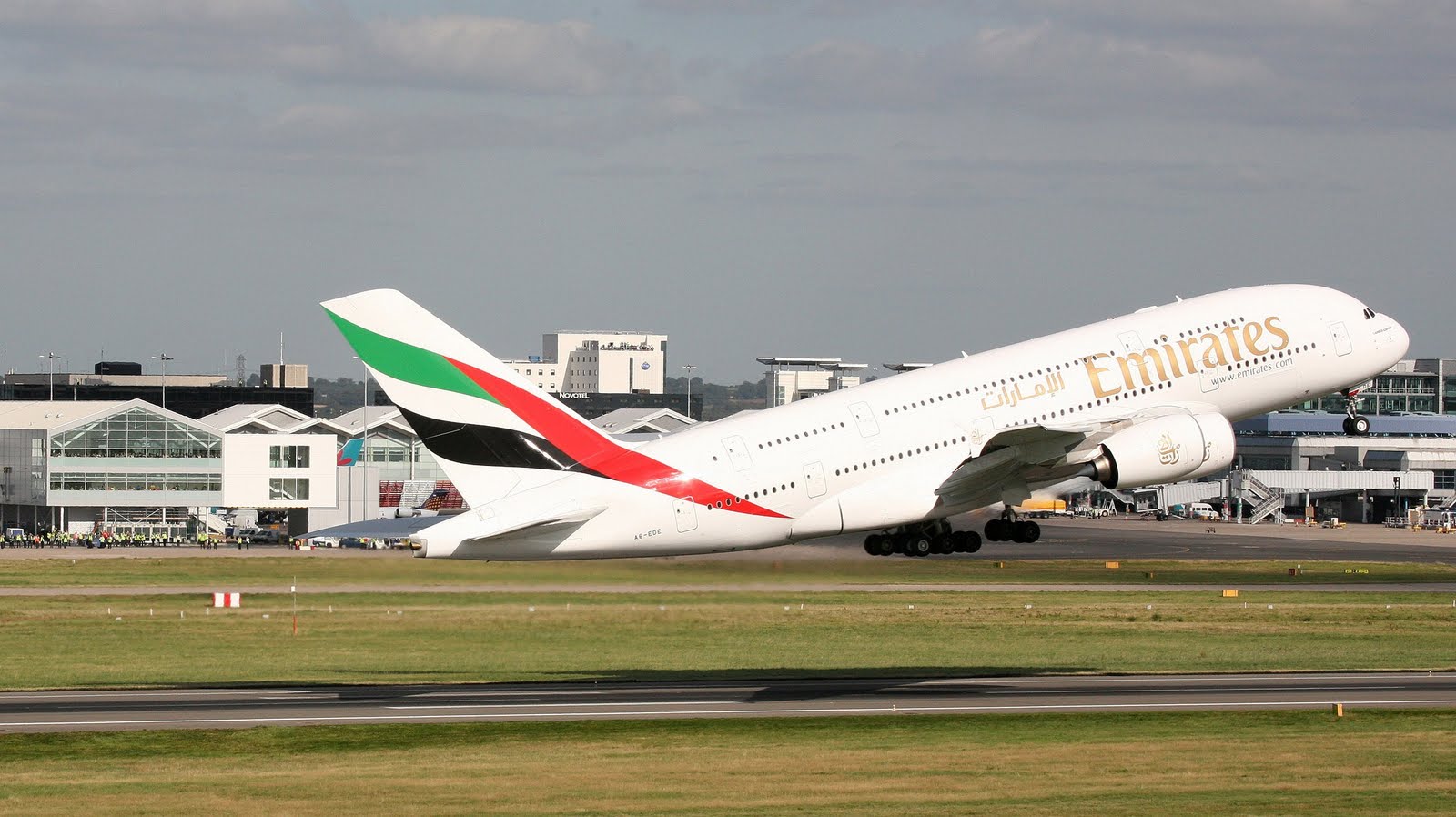 http://4.bp.blogspot.com/_ja676MG45Zg/S_VyCeBrTKI/AAAAAAAADXA/ezuS0qrPy_s/s1600/emirates-airbus-a380-take-0ff-111.jpg
