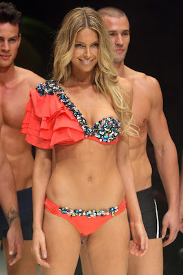 Jennifer Hawkins Bikini Pictures