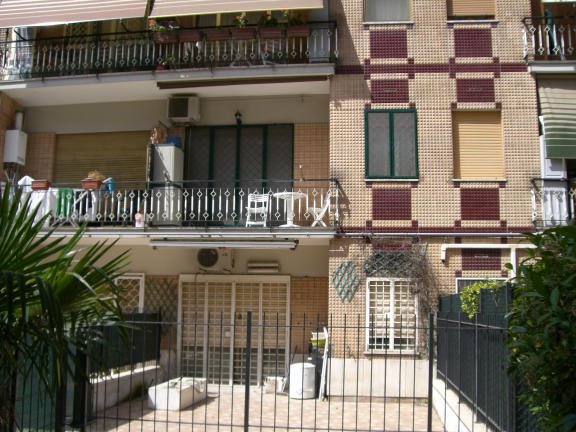 [Apartment+porch.JPG]