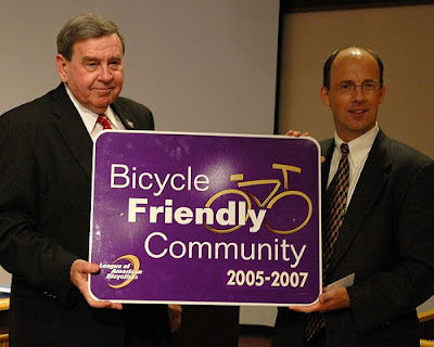Image of Andy Clarke of the League of American Bicyclists presenting Bicycle Friendly Award to Vancouver, Washington