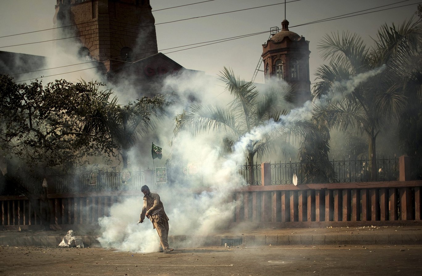 scrapbook. Emilio Morenatti. Photojournalist. Spanish. Pakistan.