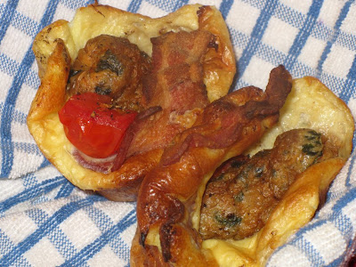 Bacon, sausage and tomato popovers