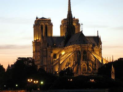 Cathédrale Notre Dame de Paris at dusk