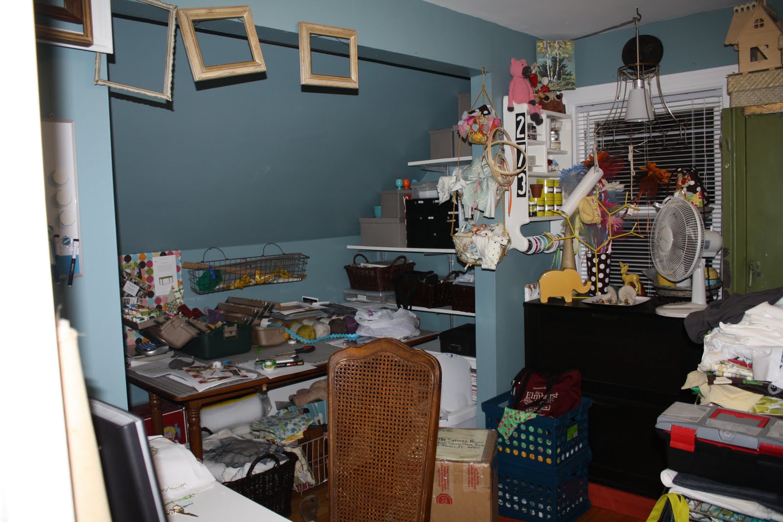 [sewing+room+mess.JPG]