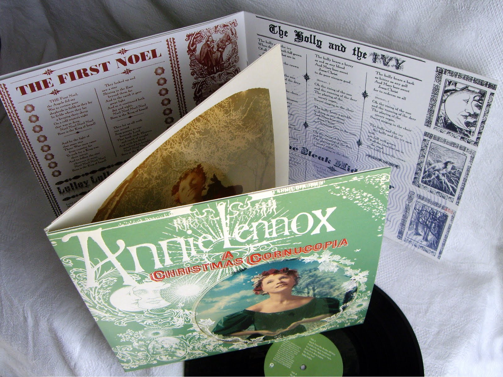 http://4.bp.blogspot.com/_jhUxmyMq1Ac/TRxsEDfF91I/AAAAAAAAAos/k3mIDoZu14o/s1600/ANNIE%2BLENNOX%2B-%2BA%2BChristmas%2BCornucopia.jpg