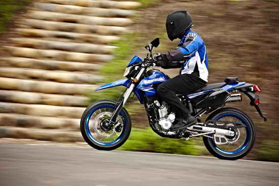 Bajaj+pulsar+220+sf+review