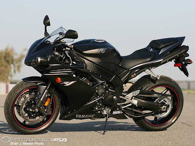 r1. Yamaha moto sport.