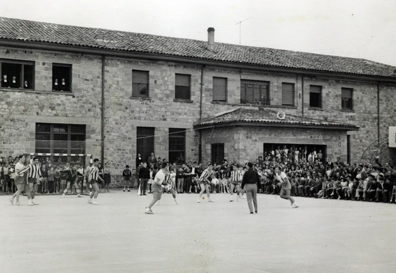fotosdelvalledebuelna RECUERDOS DEL PATIO DEL COLEGIO