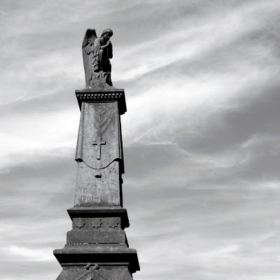 un ange, cimetière de Roanne - Stoumont, photo © dominique houcmant