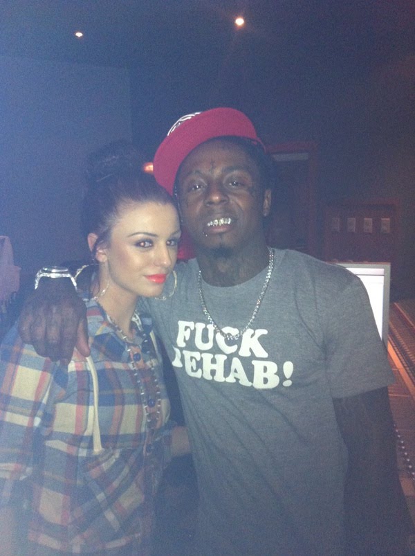 Foto da Cher Lloyd & Lil Wayne no estúdio Foto da Cher Lloyd & Lil Wayne no estúdio