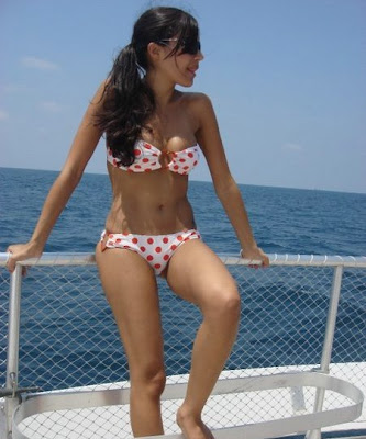 Arab Girls in Bikini Arab Girls in Bikini