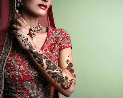 Henna has been used as a replacement for tattoos. Henna has been used as a replacement for tattoos.