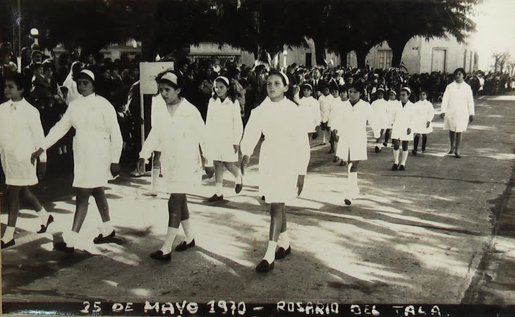 DESFILE EN EL CENTRO CIVICO