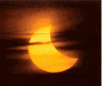 Luna Llena de agosto: Un eclipse color naranja.