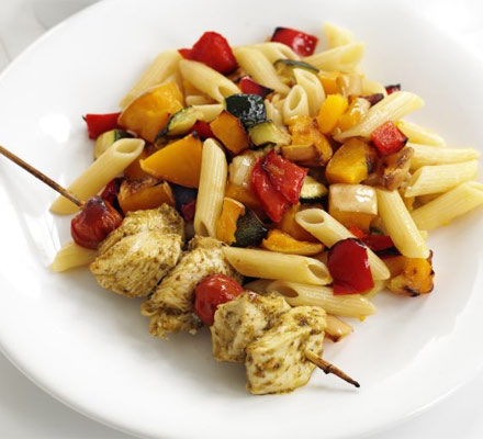  invites you to try Pesto chicken kebabs with roasted veg pasta recipe.