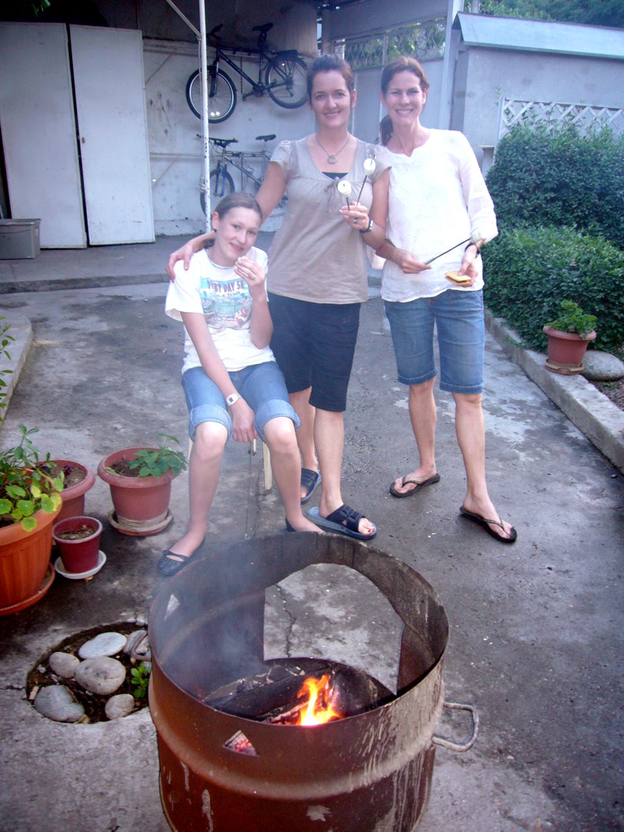 [SmoresGirls.jpg]