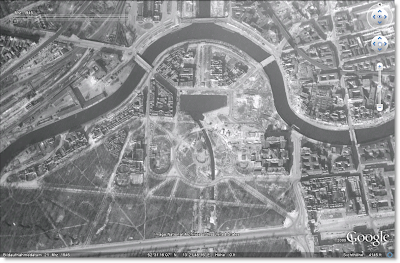 Eine schwarz-weiß Luftaufnahme von Berlin