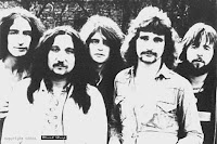 Uriah Heep Clássico: Ken Hensley, Mick Box, Gary Thain, David Byron e Lee Kerslake Uriah Heep em sua formação clássica: Ken Hensley, Mick Box, Gary Thain, David Byron e Lee Kerslake