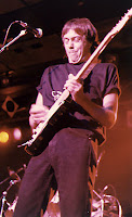 Andy Latimer - foto de Matthew McGlynn, New George's, San Rafael, CA, 1992 Image ©1997, matthew mcglynn. Taken at New George's, San Rafael, CA, 1992