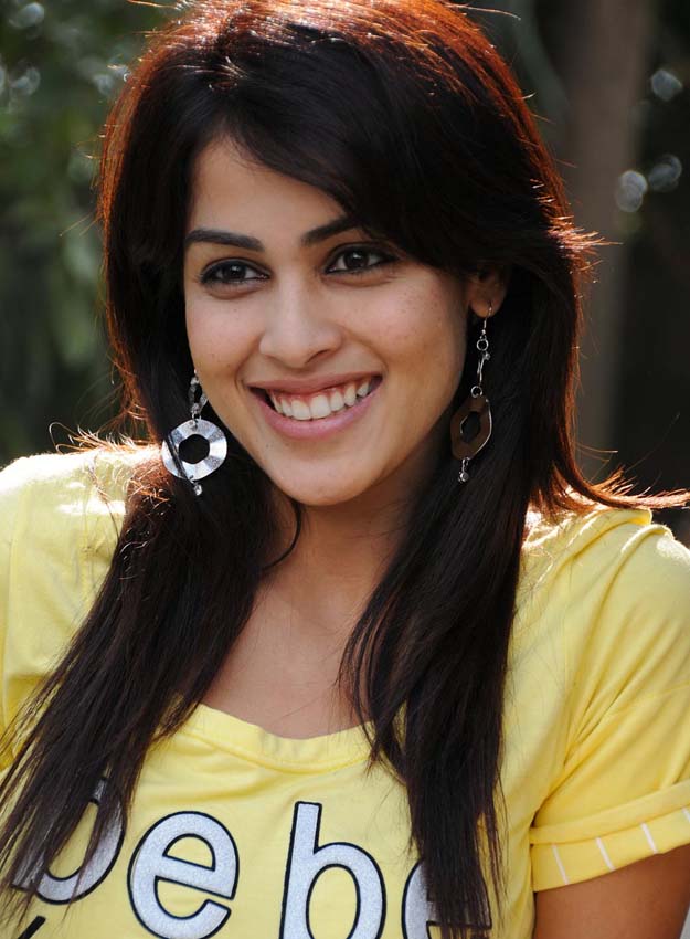 hot wallpapers genelia d souza wallpapers. hot wallpapers