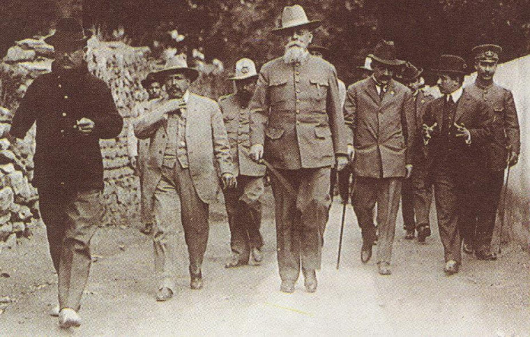 Venustiano Carranza (Centro) en La Cañada, Queretaro, el 22 de enero de 1916.