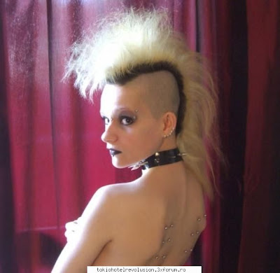 Pop Punk Hairstyle: This is one of the girl punk hairstyles that is mostly punk hairstyles pictures. Pop Punk Hairstyle: This is one of the girl punk hairstyles that is mostly