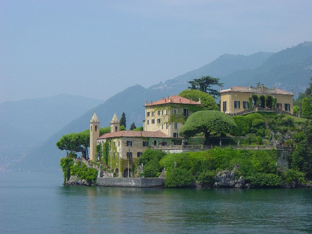 [Villa3(1)+Lake+Como,+Italy.jpg]