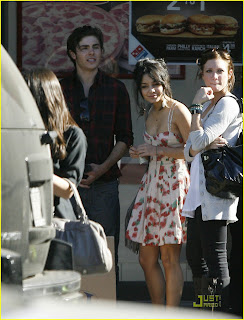 vanessa hudgens & zac efron vanessa hudgens & zac efron